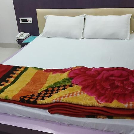 Hotel Nikunj Ashta  Luaran gambar
