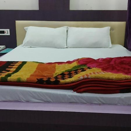 Hotel Nikunj Ashta  Luaran gambar