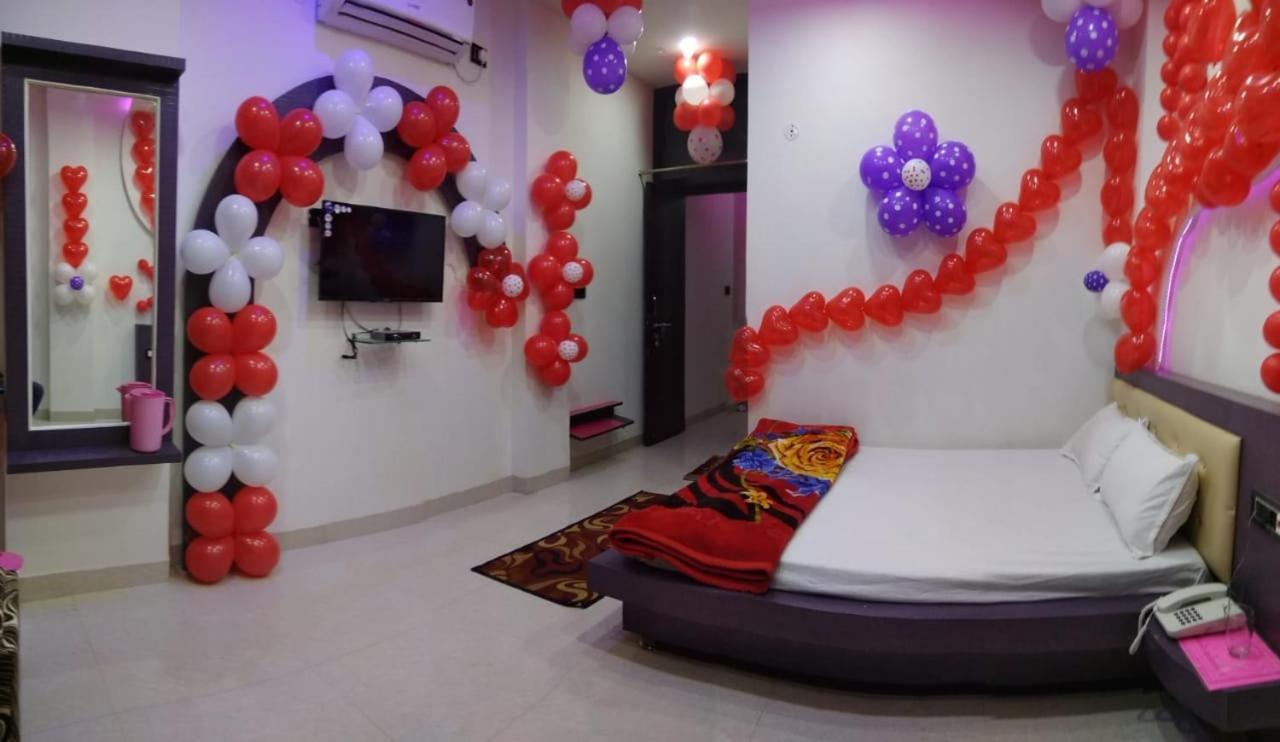 Hotel Nikunj Ashta  Luaran gambar
