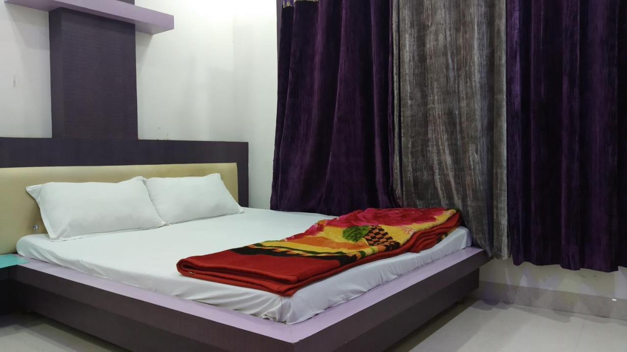 Hotel Nikunj Ashta  Luaran gambar